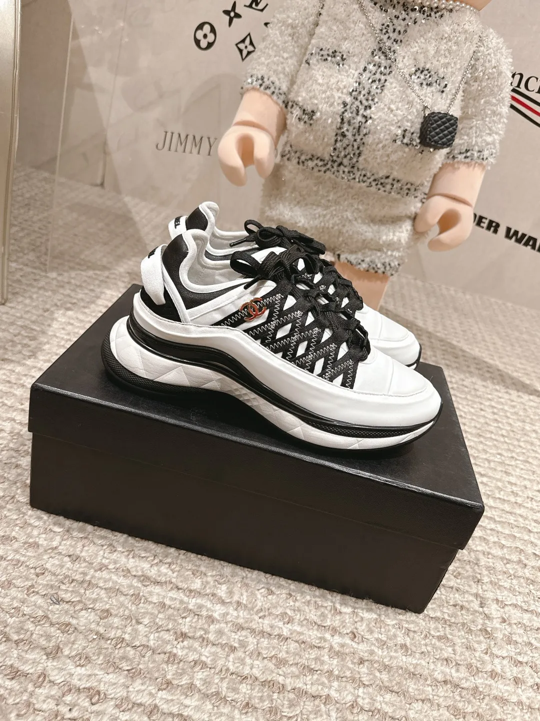 Factory price: 640💰Chanel Chanel dad shoes, for men and women - top casual sports shoes in the counter. This classic design; the upper is electro-embroidered with a variety of techniques; the outsole is fashionable and sporty; it is unusual to incorporate a variety of color matching elements... The diversified mix and match is very good-looking and versatile, and can be used for leisure, fashion, sports and outdoor... ꫛꫀꪝ Go➫ Material: ❶Upper used: Original imported first-layer silk cowhide + original waterproof cloth + original first-layer cowhide ❷Inner lining: original sheep lining ❸Outsole based on: original T men's shoes 💰U combination outsole Counter boutique packaging complete set for women, code number: 35–41 (customized 40, 41)